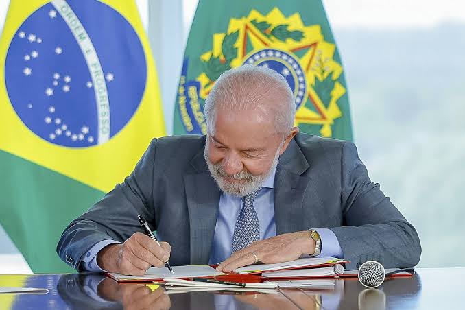 Governo publica veto de Lula ao aumento no número de deputados
