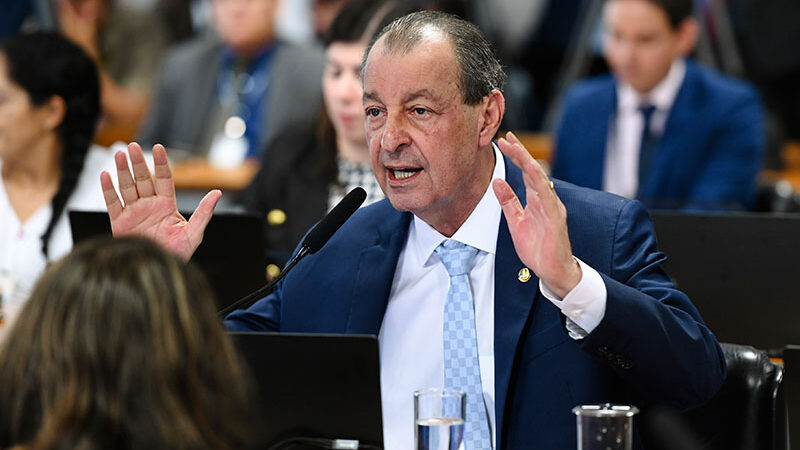 Omar Aziz reafirma compromisso e luta pela reconstrução da BR-319 em discurso que critica decisões que isolam a Amazônia