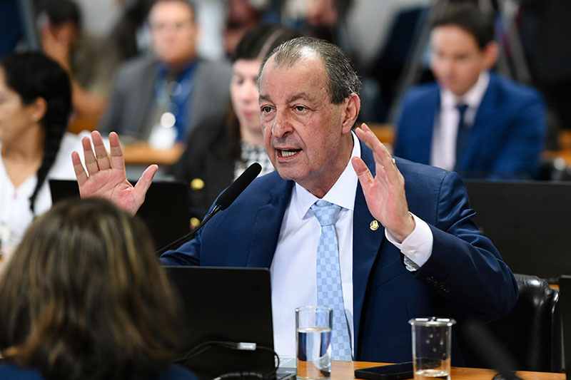 Omar Aziz reafirma compromisso e luta pela reconstrução da BR-319 em discurso que critica decisões que isolam a Amazônia