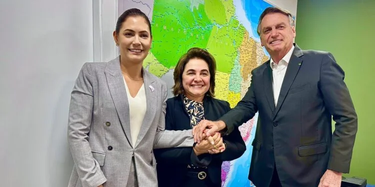 ’Bolsonaro acordou com uma tornozeleira no pé e o Brasil com um alerta no peito’, diz Professora Maria do Carmo