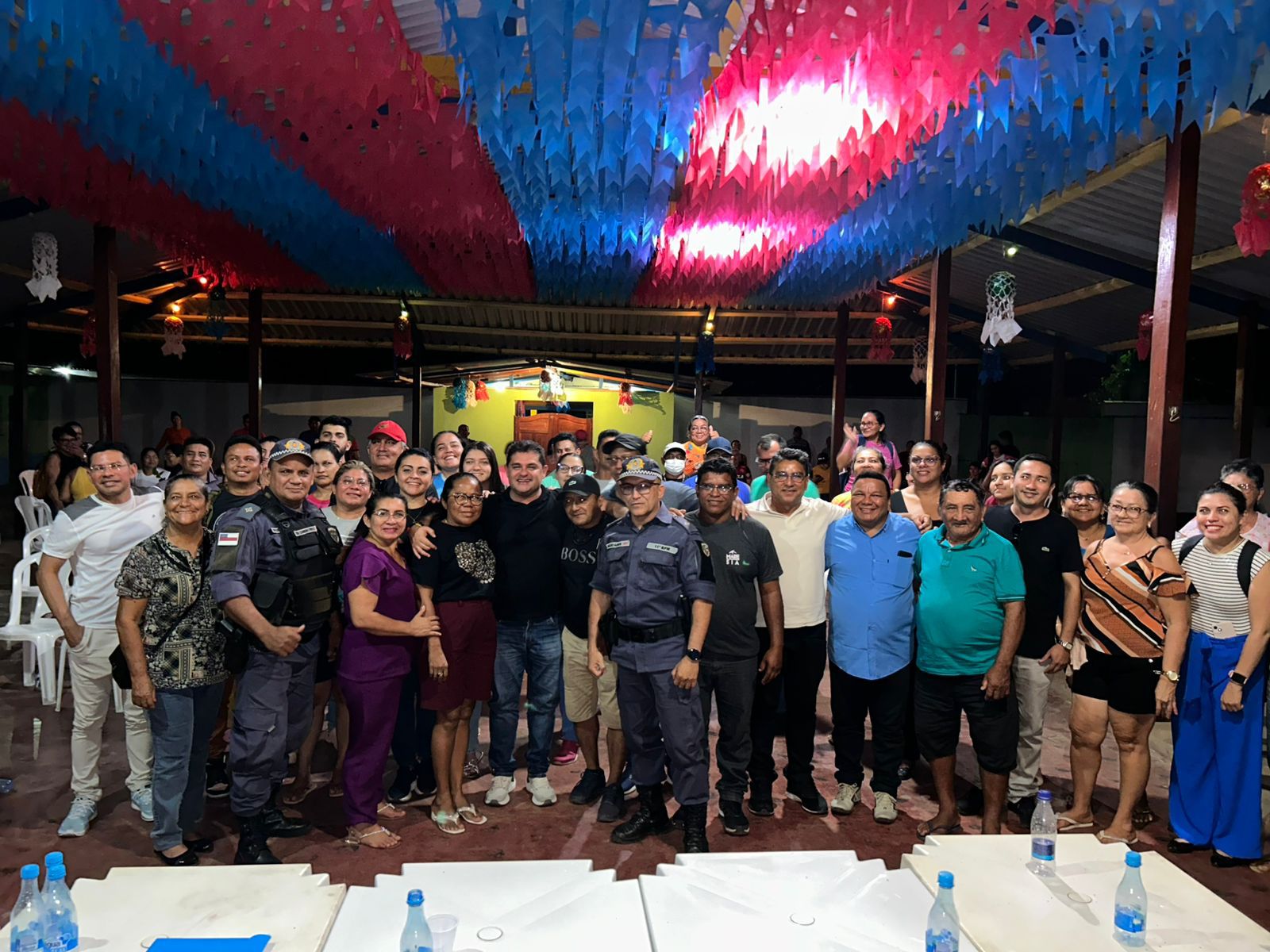 Ex-prefeito Glenio Seixas e vice Márcio Rogério entregam reforço policial no Distrito de Pedras