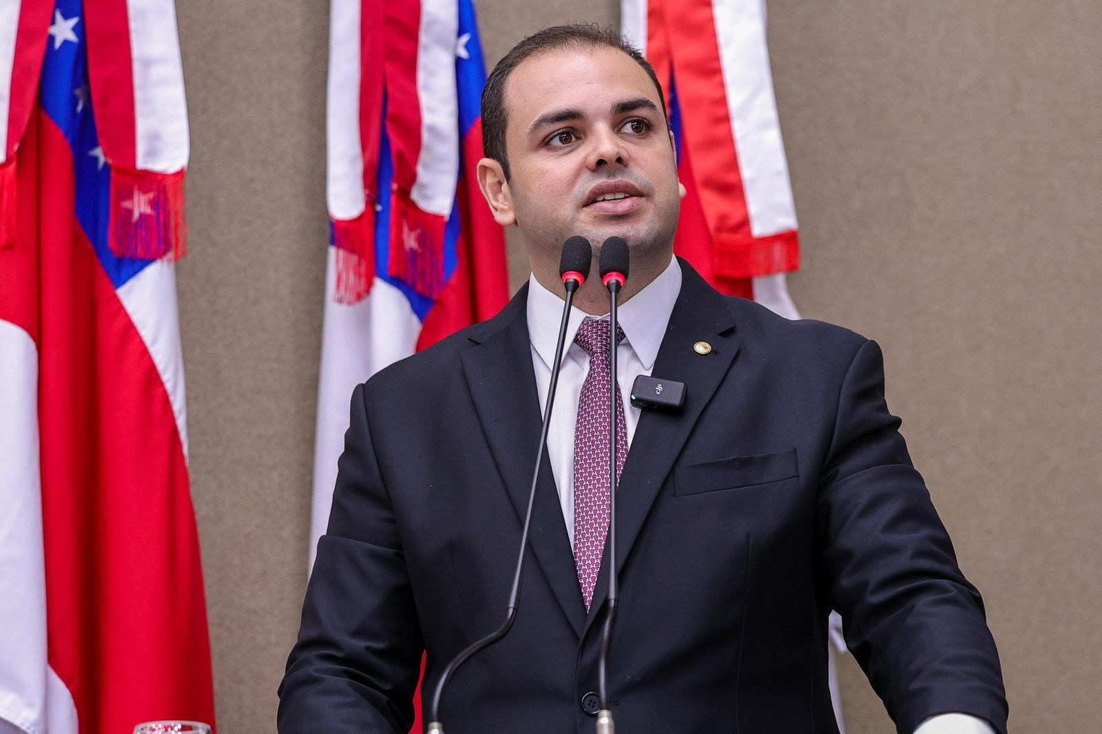 Deputado Roberto Cidade propõe medidas para garantir acesso à educação e reduzir evasão escolar no Amazonas