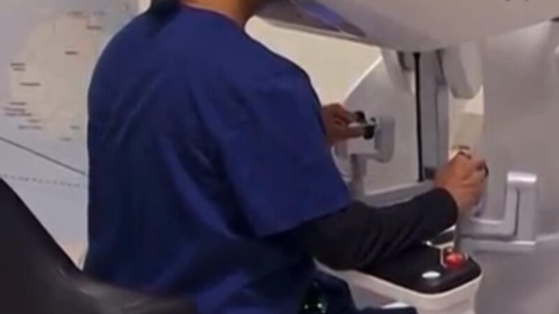 Médico na Flórida realiza cirurgia robótica remotamente em paciente na Angola