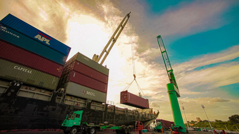 Lula sanciona lei relatada por Eduardo Braga que fortalece o comércio internacional para micro e pequenas empresas