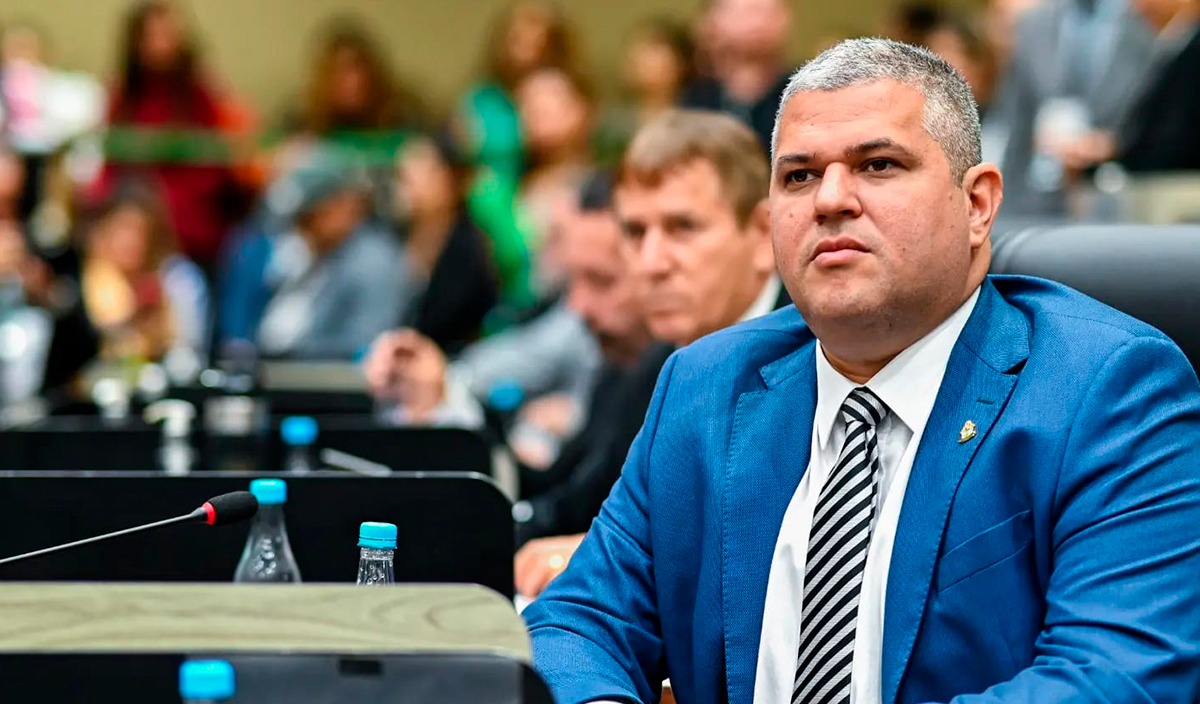 Vereador  Elan Alencar (DC) é cassado por suspeita de fraude à cota de gênero