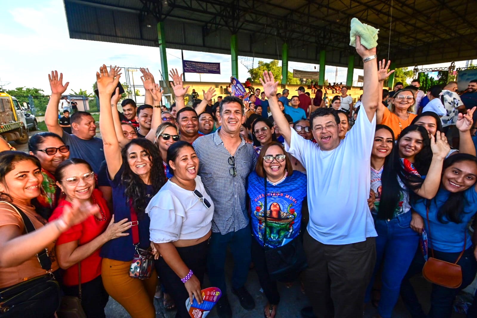 Em Manacapuru, Eduardo Braga entrega mil coletes e capacetes a mototaxistas e anuncia detalhes do novo ‘Cirandródomo’