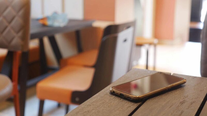 Ficar longe do celular provoca alterações no cérebro, revela estudo