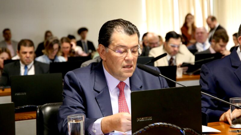 PL relatado por Eduardo Braga garante facilidade para trocar de banco ao receber salário ou aposentadoria