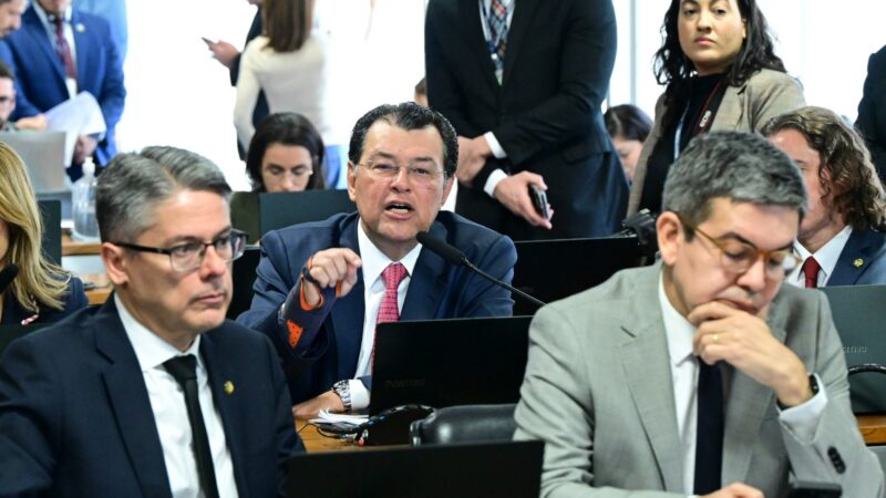 Com voto e liderança de Eduardo Braga, CCJ do Senado rejeita PEC da Blindagem