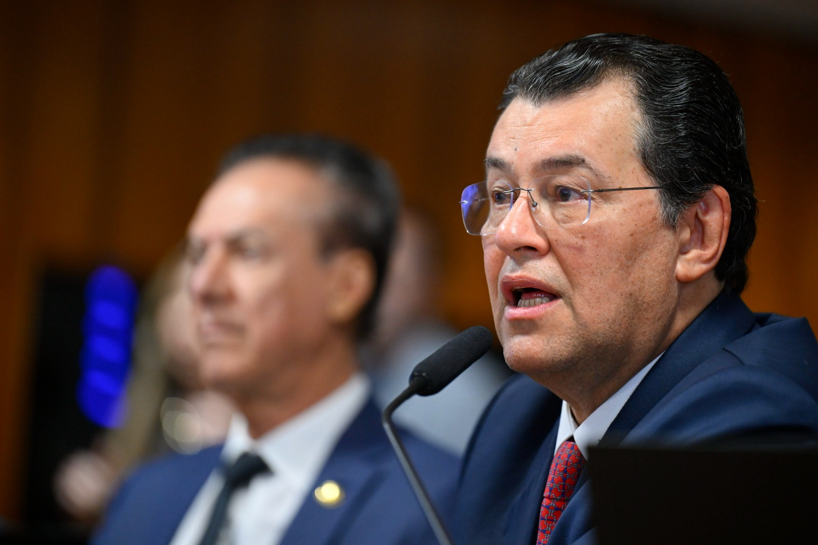 Aprovado PL de Eduardo Braga que isenta Imposto de Renda a quem ganha até R$ 5 mil