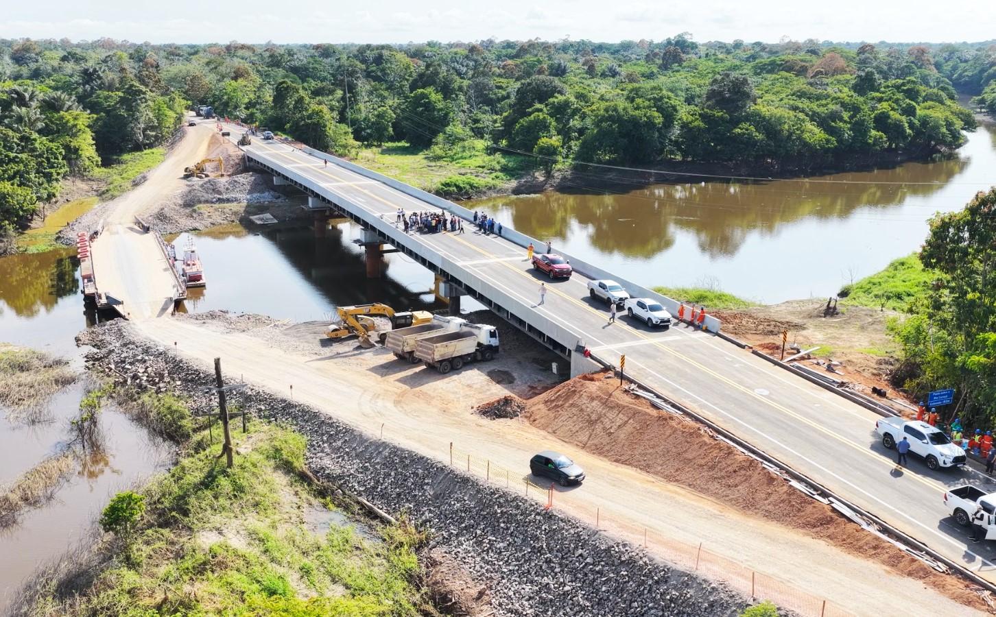 BR-319: Eduardo Braga entrega nova Ponte do Curuçá