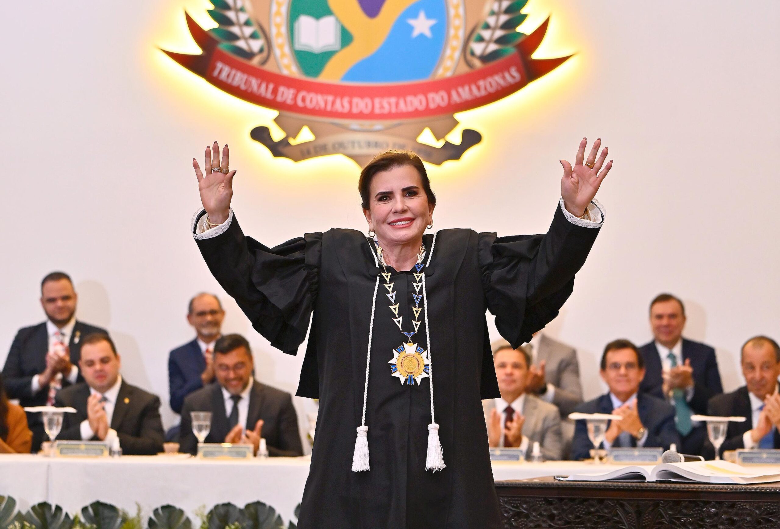 Em posse histórica, Yara Amazônia Lins assume terceiro mandato e consolida trajetória pioneira no TCE-AM