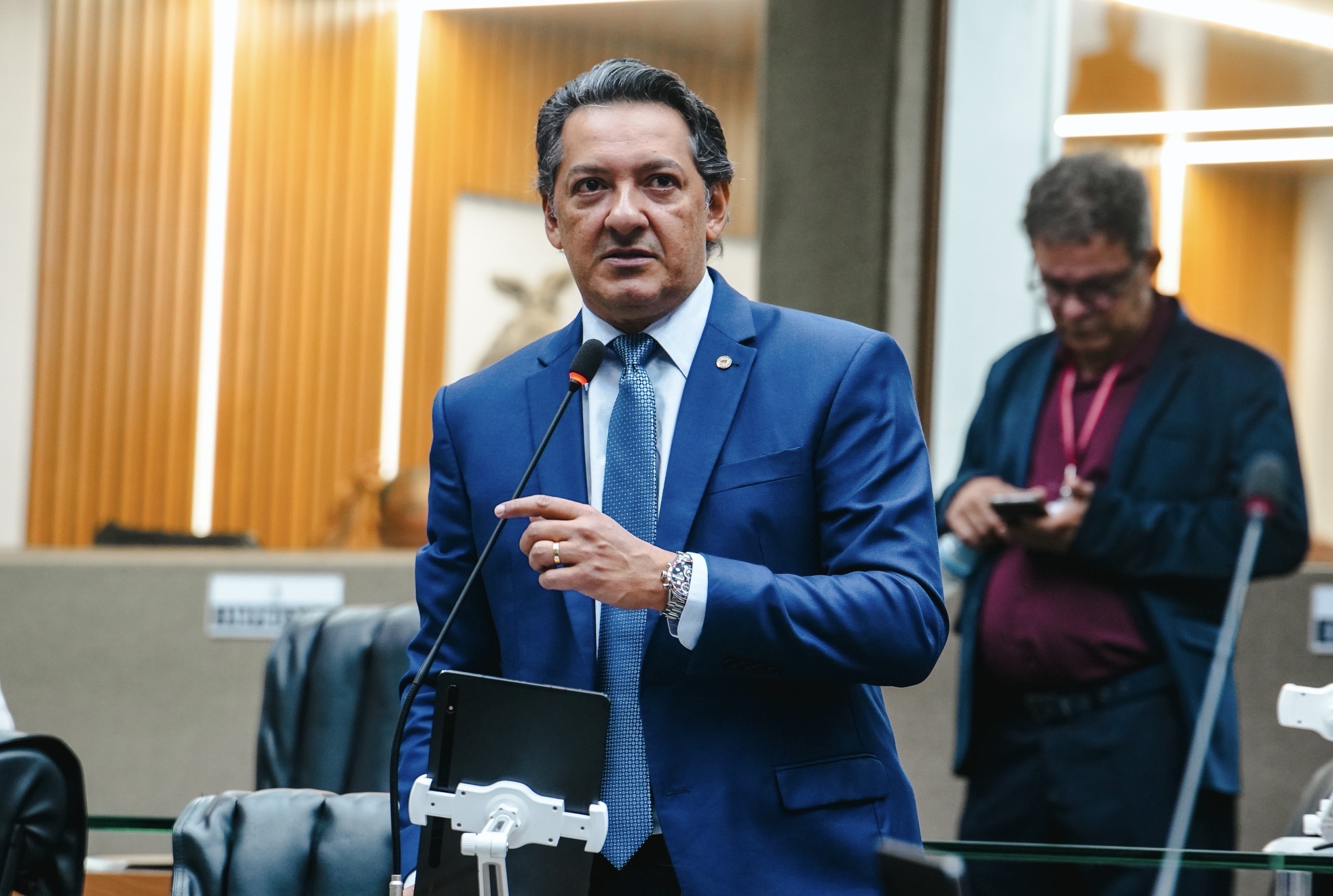 Felipe Souza propõe reserva de vagas para artesãos idosos em eventos no Amazonas