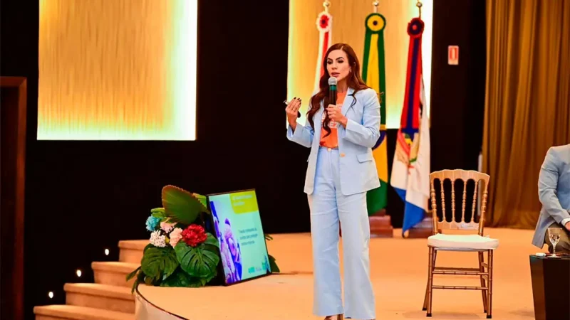 Proteção de crianças e adolescentes: deputada Débora Menezes apresenta leis e projetos da Procuradoria no TCE-AM