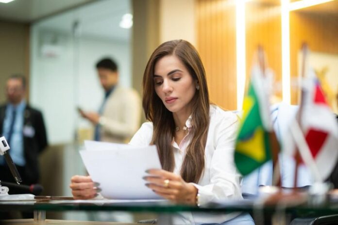 Débora Menezes (PL) acompanha caso de abuso sexual contra crianças em escolinha de futebol em Manaus