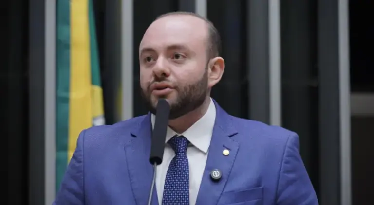 Deputado Fausto Jr. apresenta projeto que permite retorno de empresas excluídas ao Simples Nacional