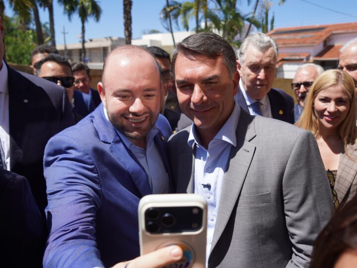 Fausto Jr. declara apoio a Flávio Bolsonaro no segundo turno