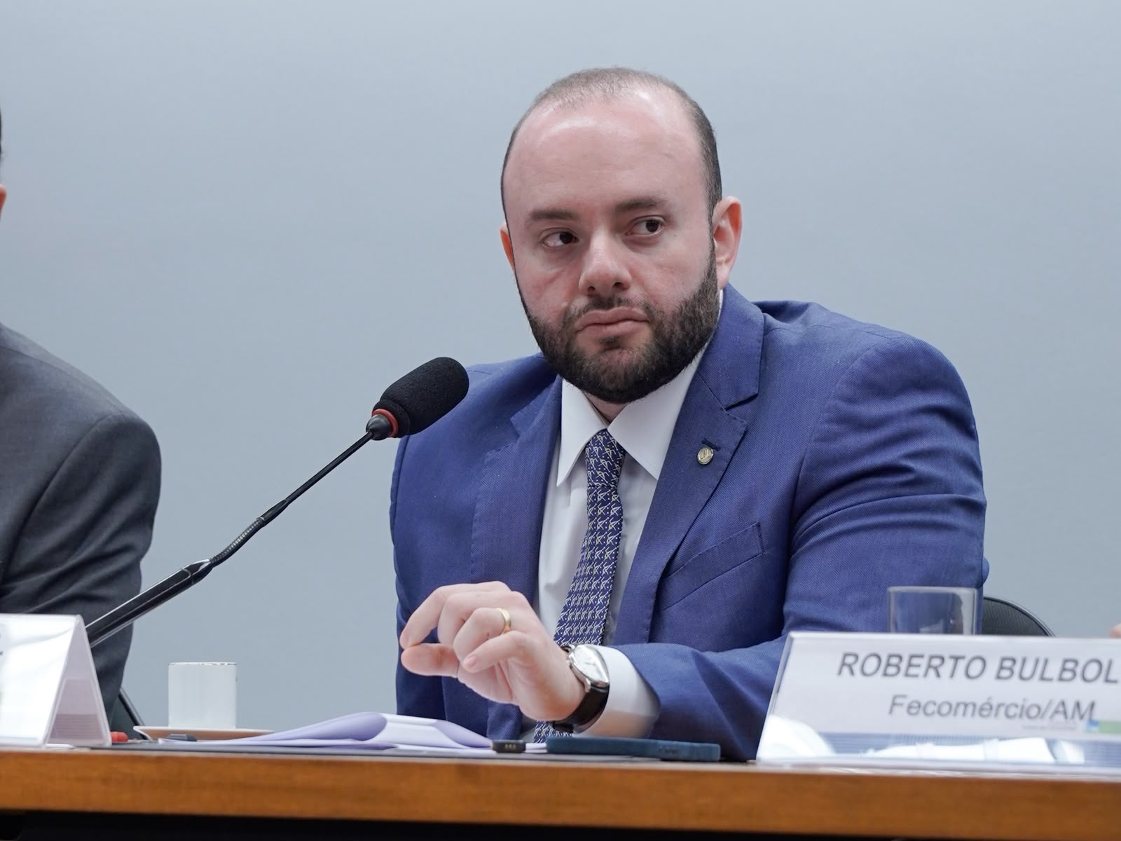 Fausto Júnior alerta para plano da Âmbar Energia e cobra proteção aos consumidores